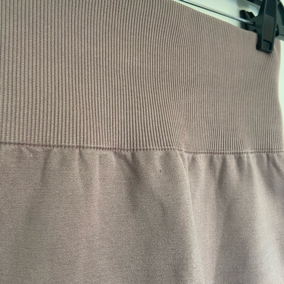 Aritzia Flow Taupe Bike Shorts - Picture 1 of 2